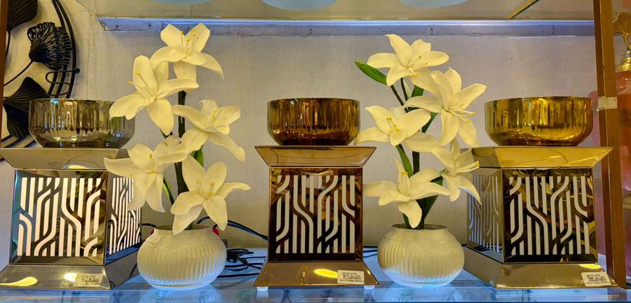 Gold Bowls on Lattice Stands