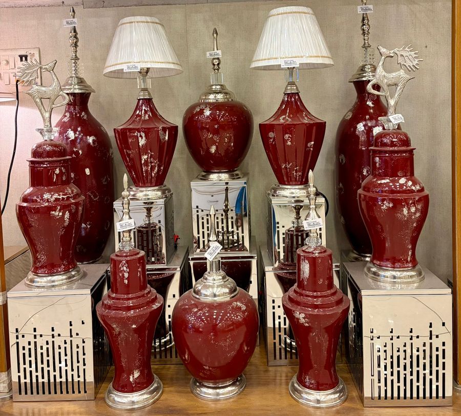 Red Showpieces with Table Lamps